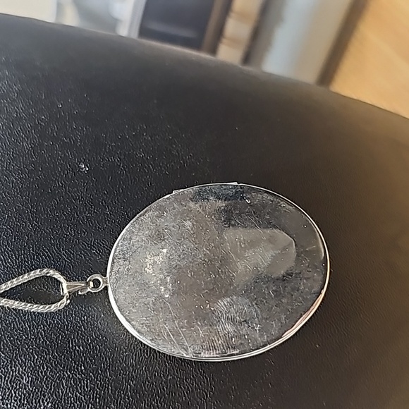 Locket - Picture 4 of 4